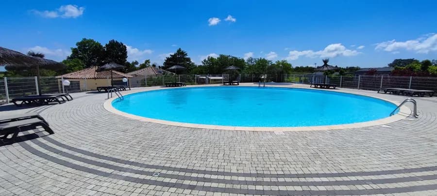 Camping Carrefour de l'Ardèche — Camping vanlife à Saint-Remèze, Ardèche