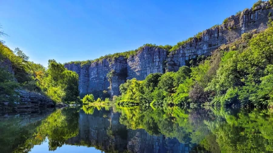 Camping Lou Rouchetou — Camping vanlife à Cabrerets, Occitanie