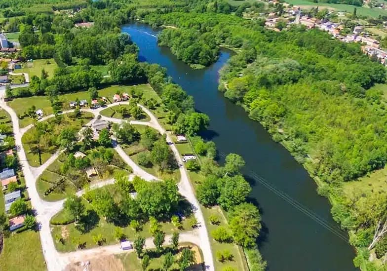 Camping de la Cigaline — Camping vanlife à Domme, Nouvelle-Aquitaine