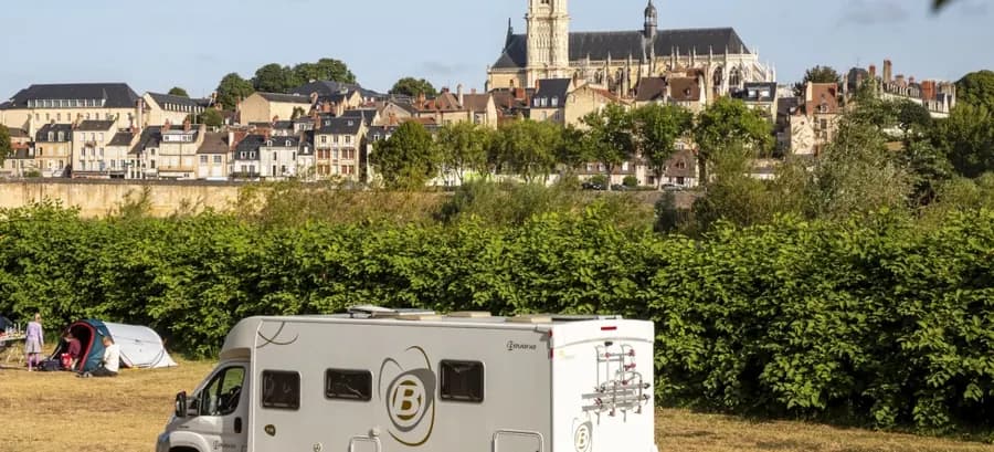 Camping de Nevers — Camping vanlife à Nevers, Bourgogne-Franche-Comté