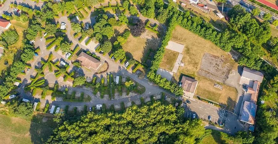 Camping Les Genêts — Camping vanlife à Gex, Ain