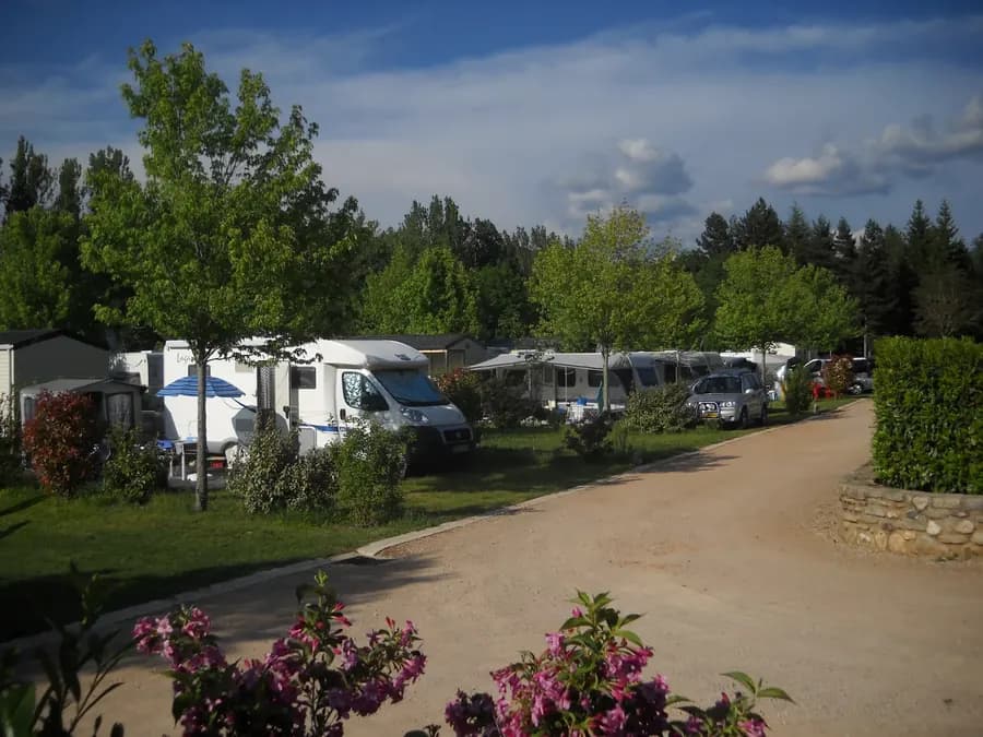 Camping La Dourbie — Camping vanlife à Nant, Aveyron