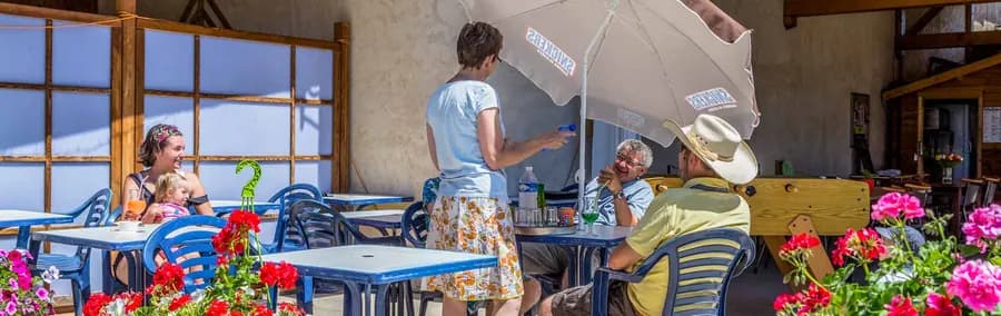 Camping de Crémieu — Camping vanlife à Crémieu, Auvergne-Rhône-Alpes