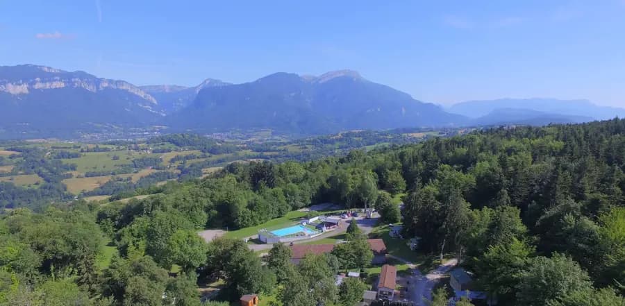 Camping Balcon de Chartreuse — Camping vanlife à Miribel-les-Échelles, Auvergne-Rhône-Alpes